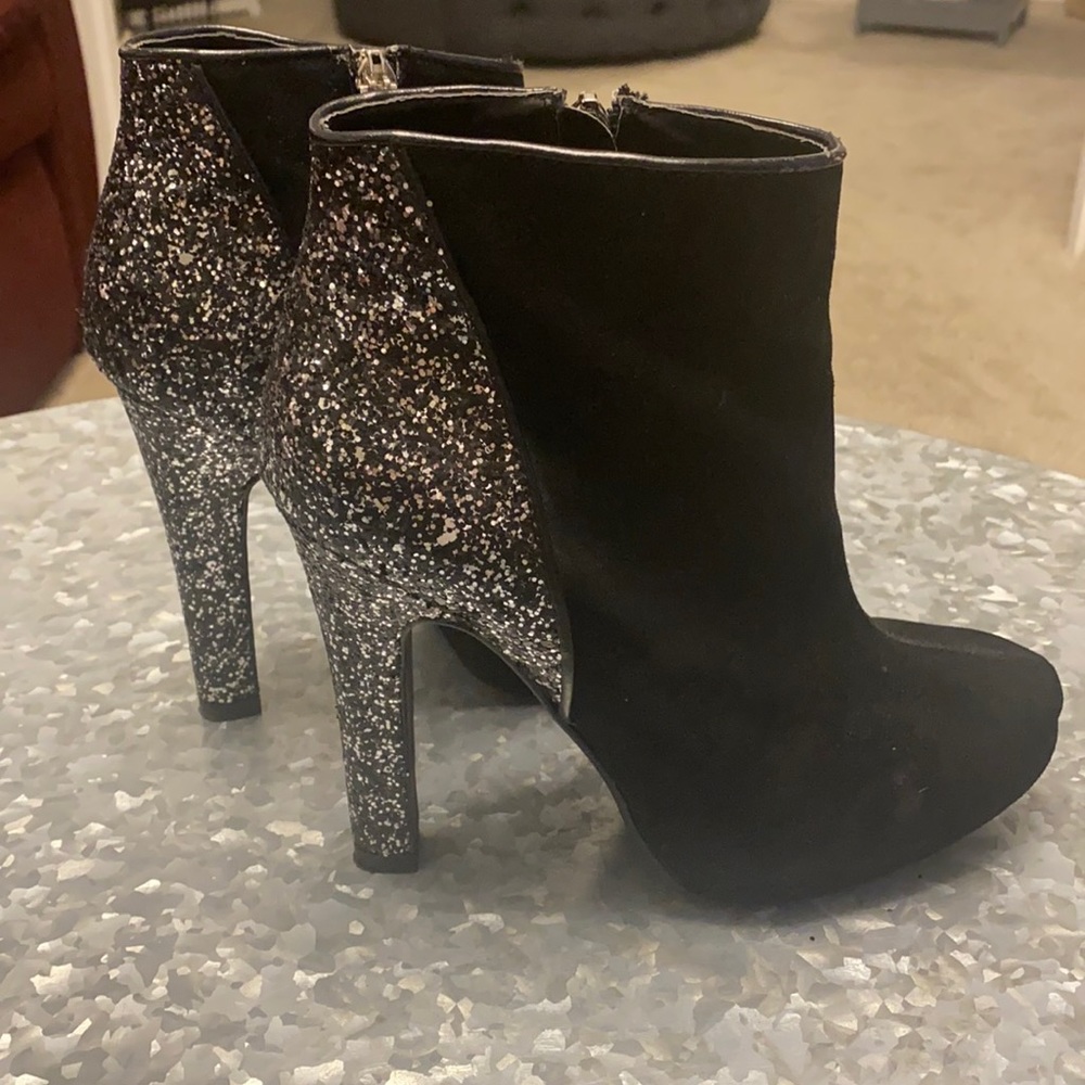 women’s Sparkly accent boots